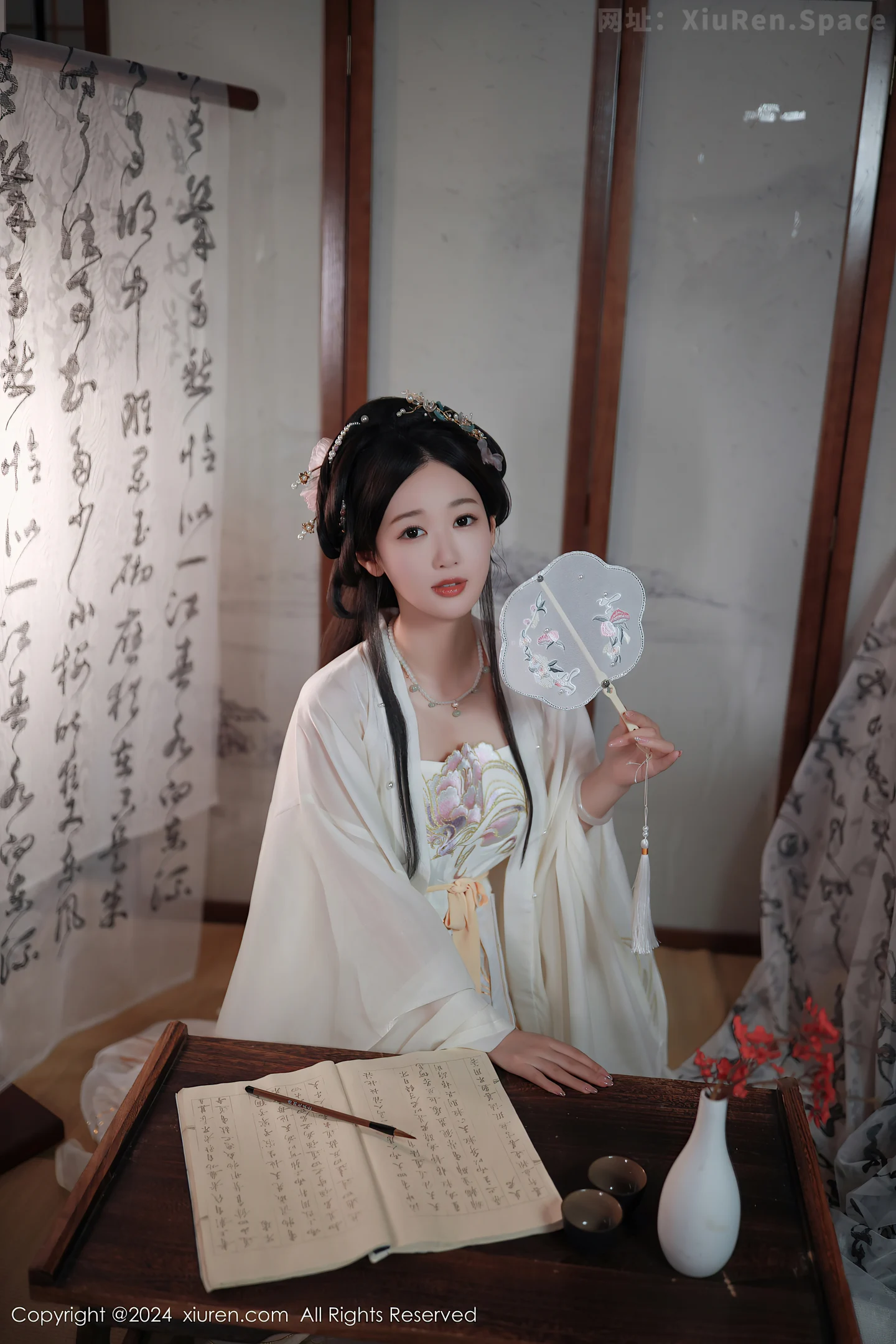 图片[3]-[XiuRen秀人网]VOL.8898 模特唐安琪性感浅色古装服饰配超薄无内肉丝秀曼妙身姿诱惑写真81P-秀人网官方网站